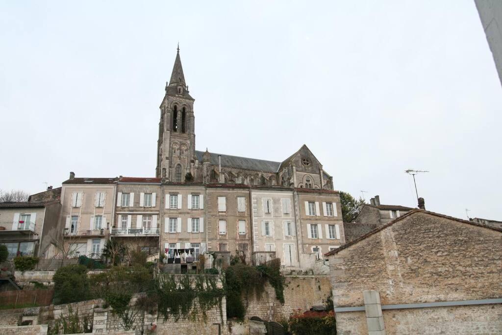 Le Petit Voyageur Lägenhet Angoulême Exteriör bild